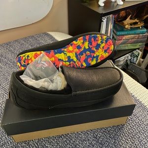 NEW Mens UGGS Black Leather/Wool/Multicolor